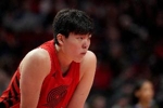 第8次失误了！杨瀚森抢下篮板但被对手断球