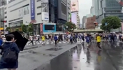 日本绝平！信号灯一结束日本民众疯狂涌向涩谷十字路口庆祝